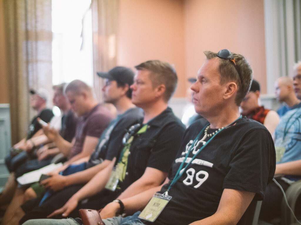 Osallistujia SomeCamp 2018 -tapahtumassa istumassa luentosalissa